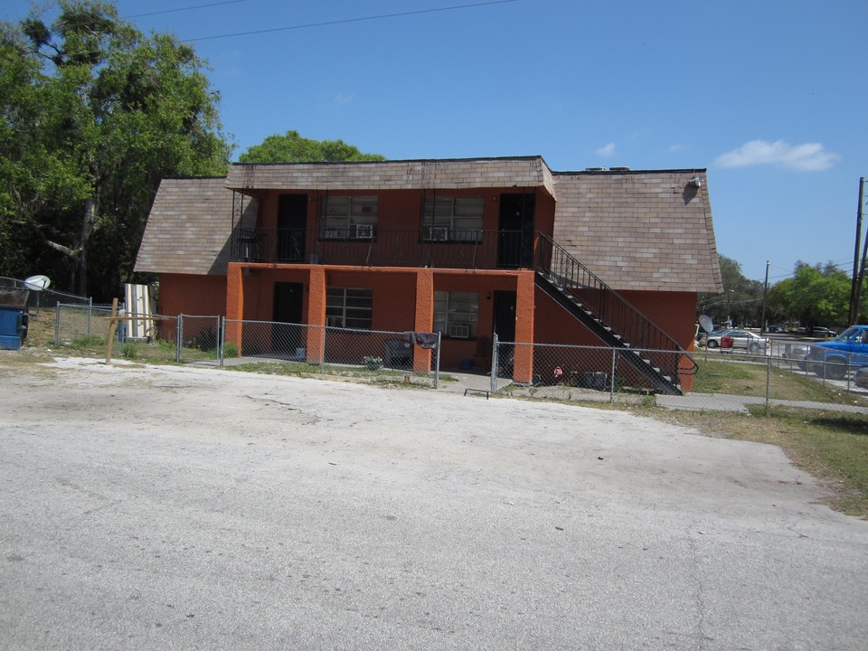 2002 E 142nd Ave in Tampa, FL - Building Photo