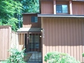 5734 SW 8th Pl in Gainesville, FL - Building Photo