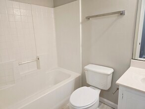 200 E Mell St in Pooler, GA - Foto de edificio - Building Photo