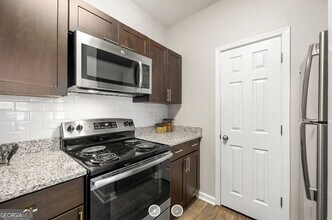 7150 Peachtree Dunwoody Rd NE in Atlanta, GA - Foto de edificio - Building Photo