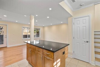 242 Gerry Rd in Chestnut Hill, MA - Building Photo - Building Photo