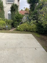 532 S Irving Blvd, Unit Garden Cottage in Los Angeles, CA - Building Photo - Building Photo