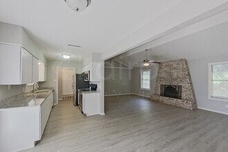 168 Creekview Dr E in Red Oak, TX - Foto de edificio - Building Photo