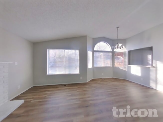 6450 Enchanted Valley Dr in Reno, NV - Building Photo - Building Photo