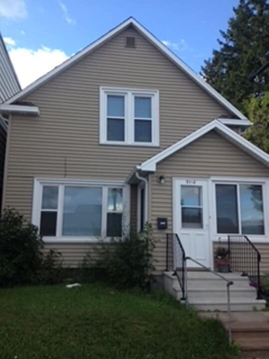 5813 Grand Ave in Duluth, MN - Building Photo
