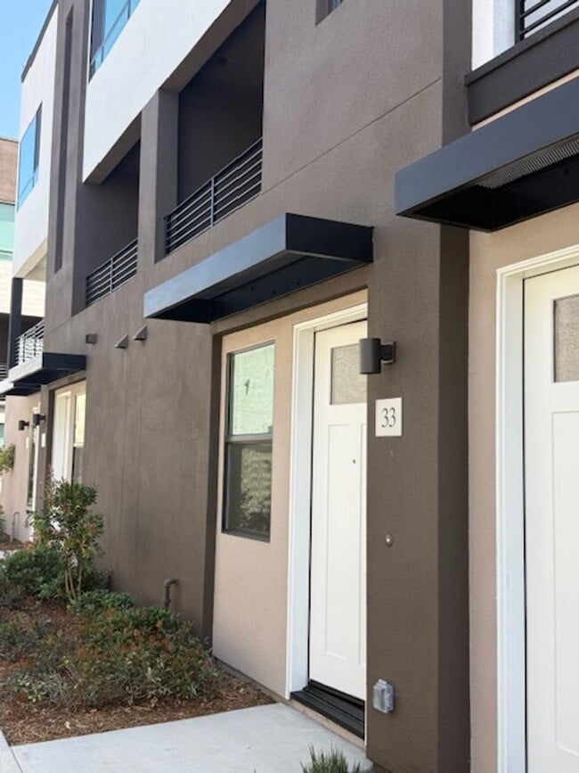 33 Bigsby Dr in Stanton, CA - Building Photo - Building Photo