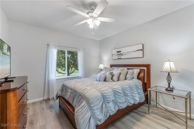 property at 725 Saratoga Cir