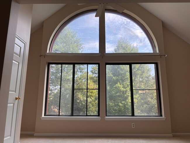 property at 2807 Lee Oaks Ct
