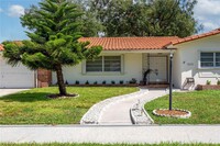 1025 NE 92nd St in Miami Shores, FL - Building Photo - Building Photo