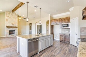 320 Oar Wood Dr in Granbury, TX - Building Photo - Building Photo