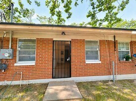 7104 Ken Knight Dr W in Jacksonville, FL - Building Photo