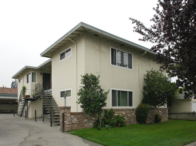 2020 Benton St in Santa Clara, CA - Foto de edificio - Building Photo