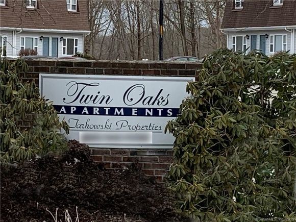 Twin Oaks Apartments