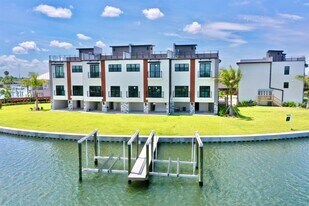773 Gran Kaymen Way in Apollo Beach, FL - Building Photo
