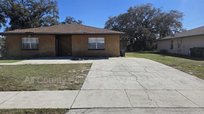 2336 Chestnut Hills Dr in Lakeland, FL - Building Photo