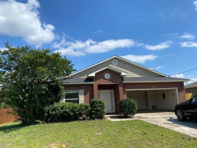 2223 Gallagher Dr in Chipley, FL - Building Photo - Building Photo