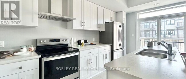 76 Lomond Ln in Kitchener, ON - Building Photo - Building Photo