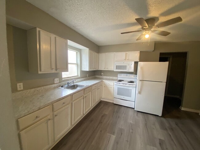property at 916 Warner Ave