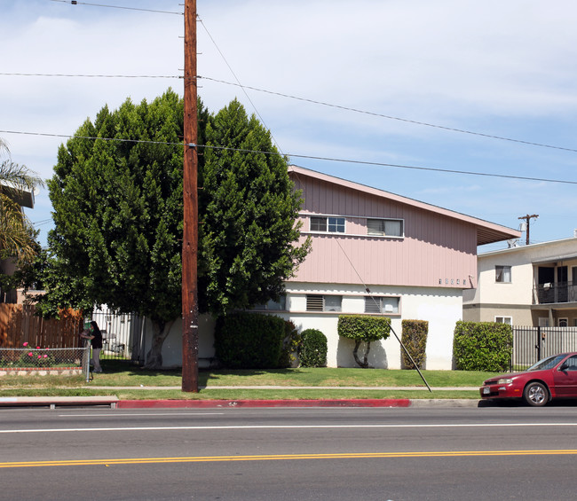 18049 Roscoe Blvd in Northridge, CA - Building Photo - Building Photo