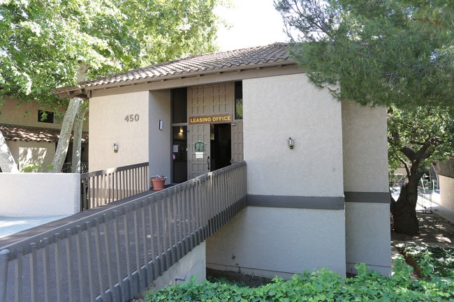 Wilbur Oaks Apartments in Thousand Oaks, CA - Building Photo - Building Photo