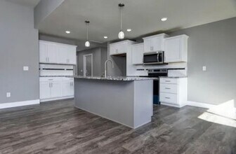3668 W Overland St in Springfield, MO - Building Photo - Building Photo