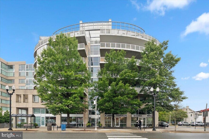 3409 Wilson Blvd, Unit 412 in Arlington, VA - Building Photo