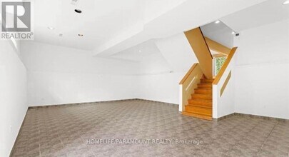 196 Nelson St in Oakville, ON - Building Photo - Building Photo