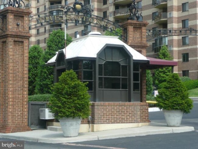 8360 Greensboro Dr in McLean, VA - Building Photo - Building Photo