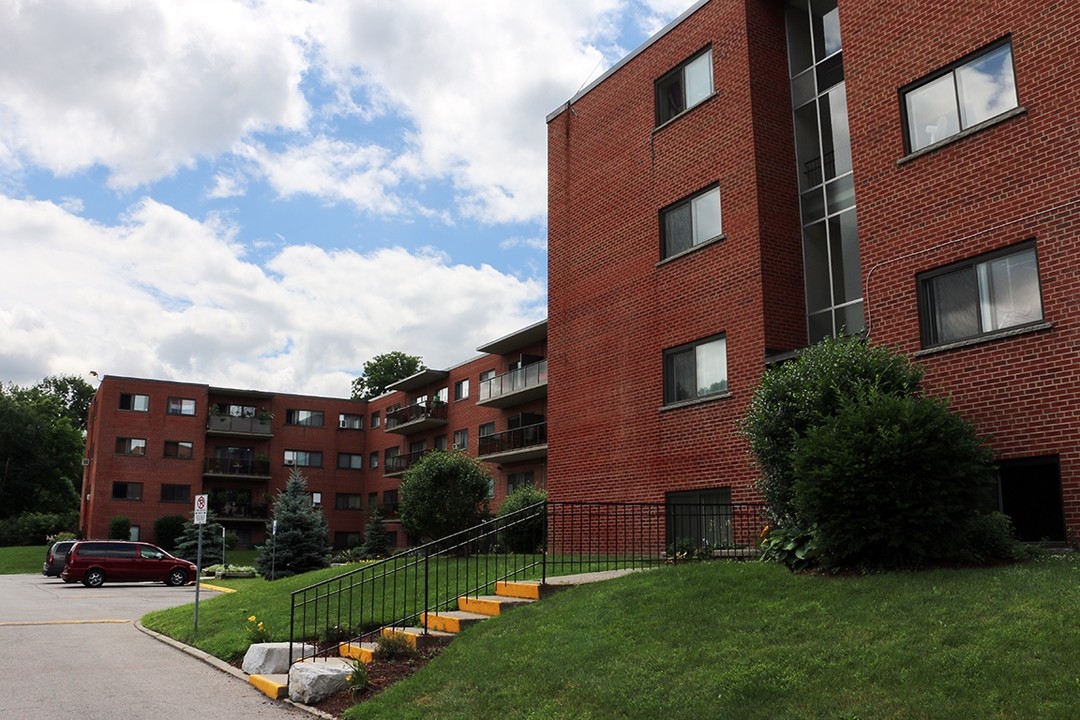 Valleyview Terrace in Hamilton, ON - Building Photo