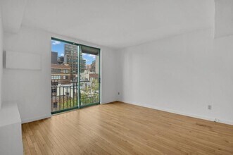 210-220 E 22nd St in New York, NY - Building Photo - Building Photo