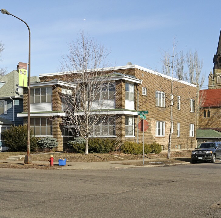 1521 Grand Ave in St. Paul, MN - Building Photo