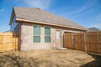 1910 Jasmine Dr in Lancaster, TX - Building Photo - Building Photo