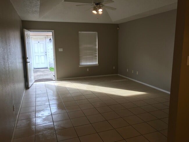 1801 Lexington Cir, Unit #3 in Edinburg, TX - Building Photo - Building Photo