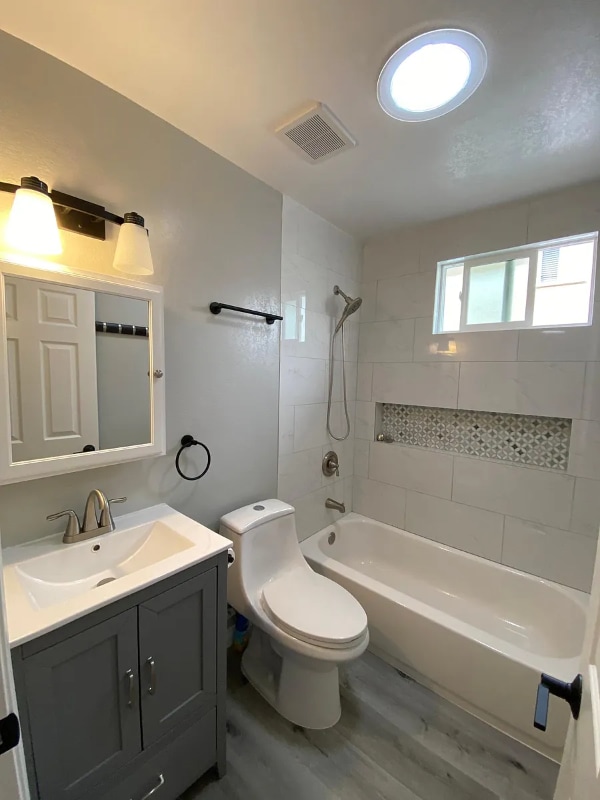 1249 Center Ave in Oceanside, CA - Building Photo - Building Photo