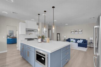 8848 Rainbow Ridge Dr in Las Vegas, NV - Foto de edificio - Building Photo