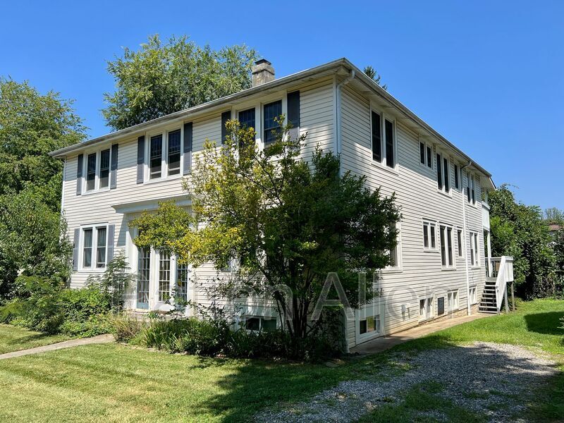 19 Saluda St in Asheville, NC - Building Photo