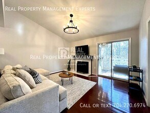 5011 Sharon Rd in Charlotte, NC - Foto de edificio - Building Photo