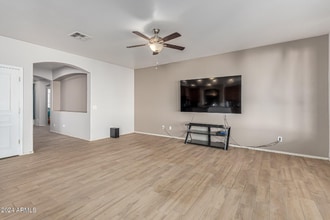 6924 W Southgate Ave in Phoenix, AZ - Building Photo - Building Photo