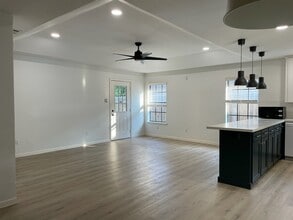 2201 Pin Oak Rd in Edinburg, TX - Building Photo - Building Photo