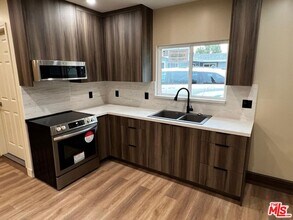 15049 Blackhawk St in Los Angeles, CA - Building Photo - Building Photo