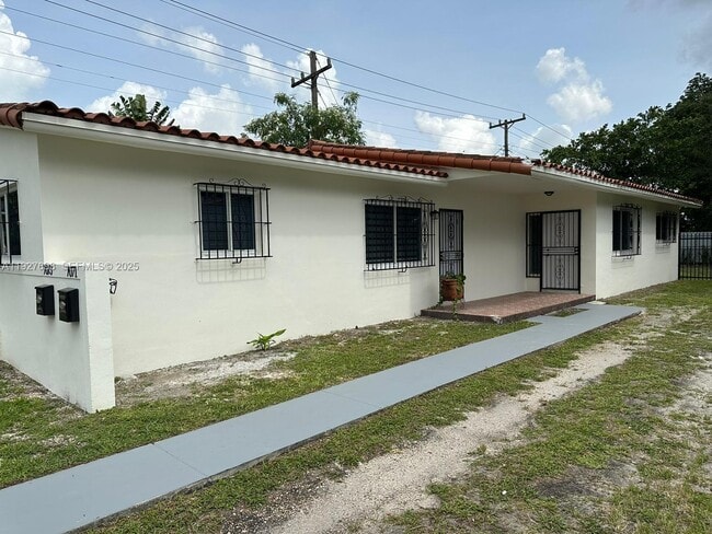 7071 SW 4th St in Miami, FL - Building Photo - Building Photo