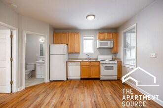 1512 W Erie St in Chicago, IL - Foto de edificio - Building Photo