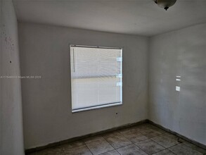2746 Johnson St in Hollywood, FL - Foto de edificio - Building Photo