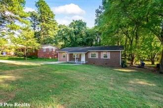 3562 Meadowridge Dr SW in Atlanta, GA - Foto de edificio - Building Photo