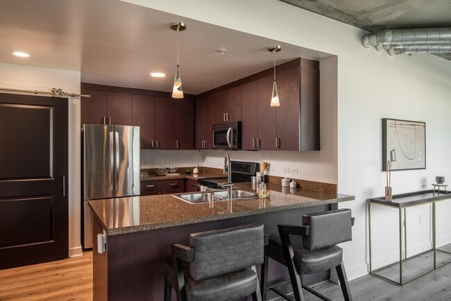 1080 Park Blvd, Unit 702 in San Diego, CA - Building Photo - Building Photo