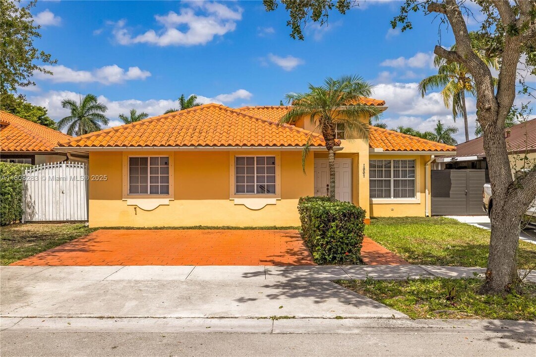 1062 NW 134th Pl in Miami, FL - Building Photo