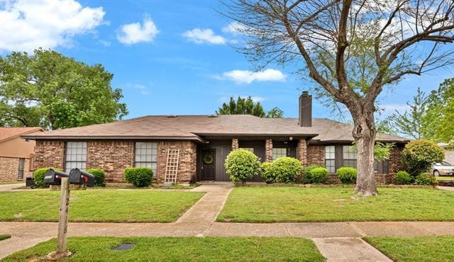 property at 2416 Oakmont Dr