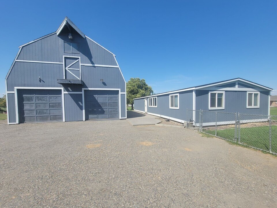 218420 E 59th Ave in Kennewick, WA - Foto de edificio
