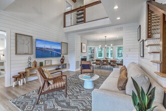 1 Live Oak Dr in Isle Of Palms, SC - Foto de edificio - Building Photo