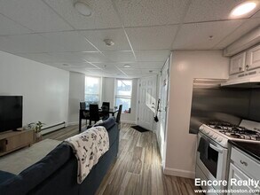 376 Riverway, Unit B in Boston, MA - Building Photo - Building Photo